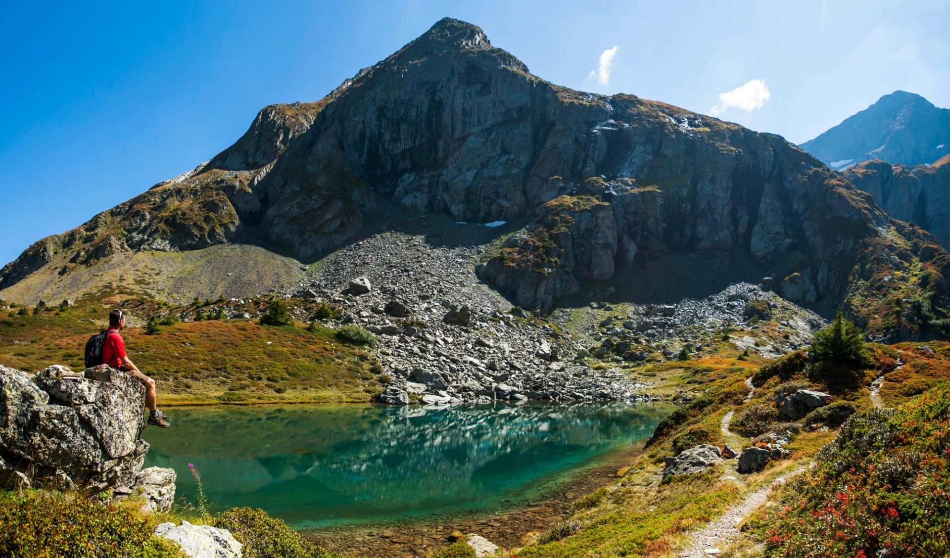 Lac d'altitude au pied du Taillefer